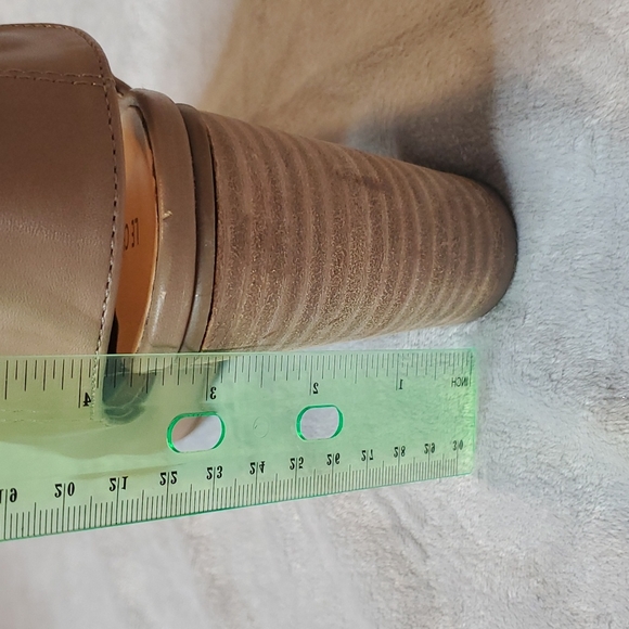 Le Chateau Wedges Open Toe Size 8 Snap Button Closure - Picture 8 of 8